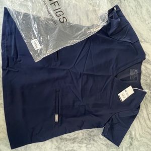 FIGS Casma Three-Pocket Top